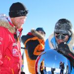 El Príncipe Harry posa para los fotógrafos en el Polo Sur.