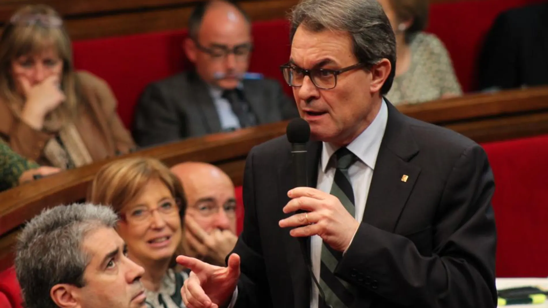 El Parlament da luz verde a tres impuestos medioambientales en Cataluña