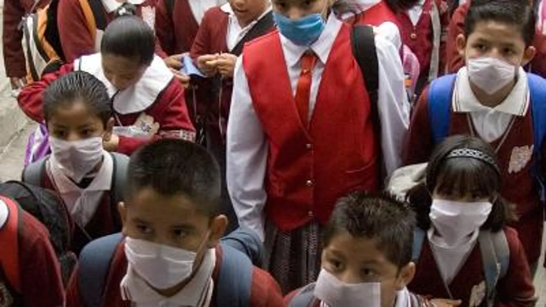 México vuelve al colegio sin el brote controlado y España llega a los 98 contagios