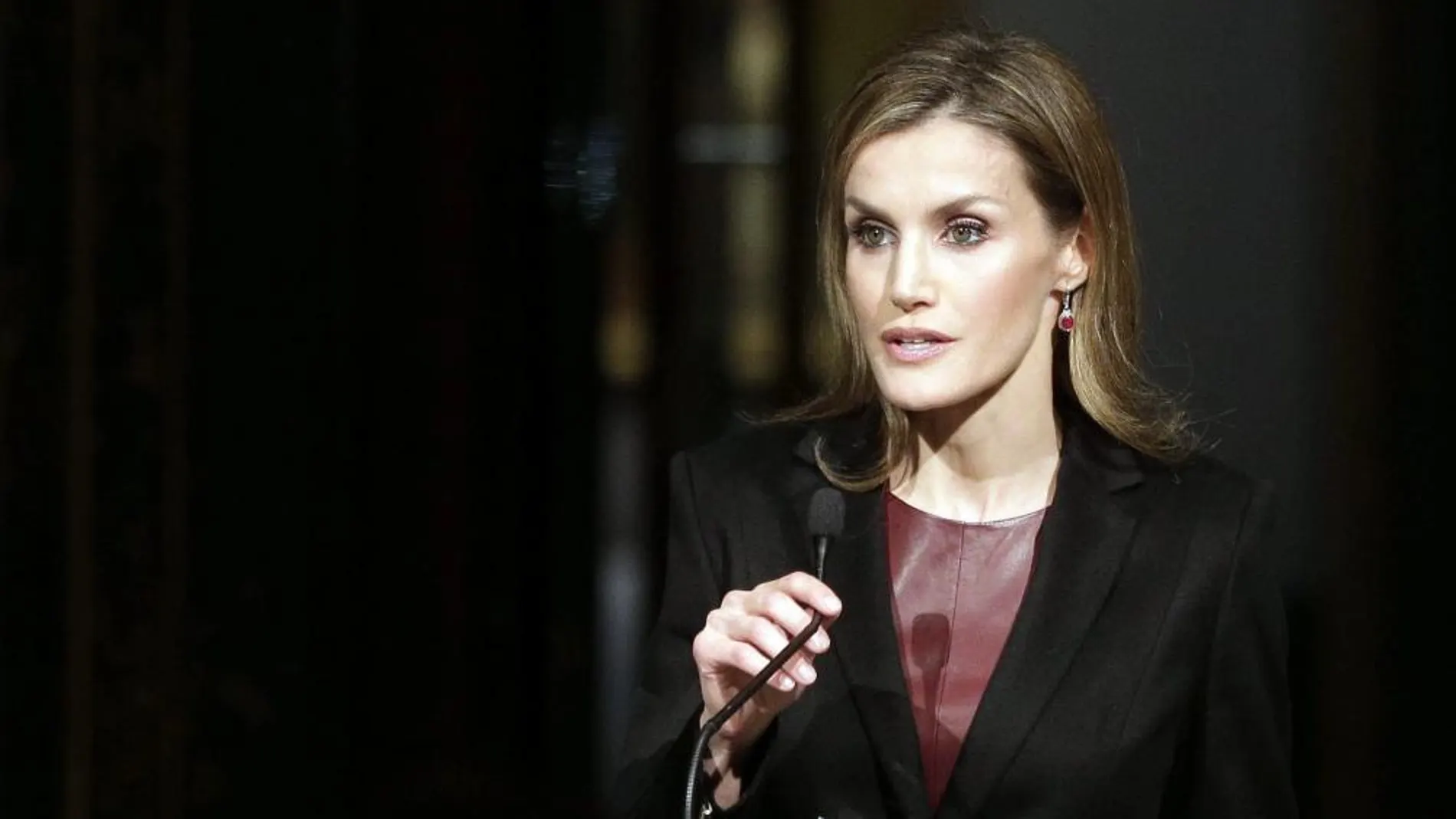 La Reina Letizia da un discurso durantre la inauguración de la mayor exposición dedicada al pintor Diego Velázquez (1599-1660) en Europa Central