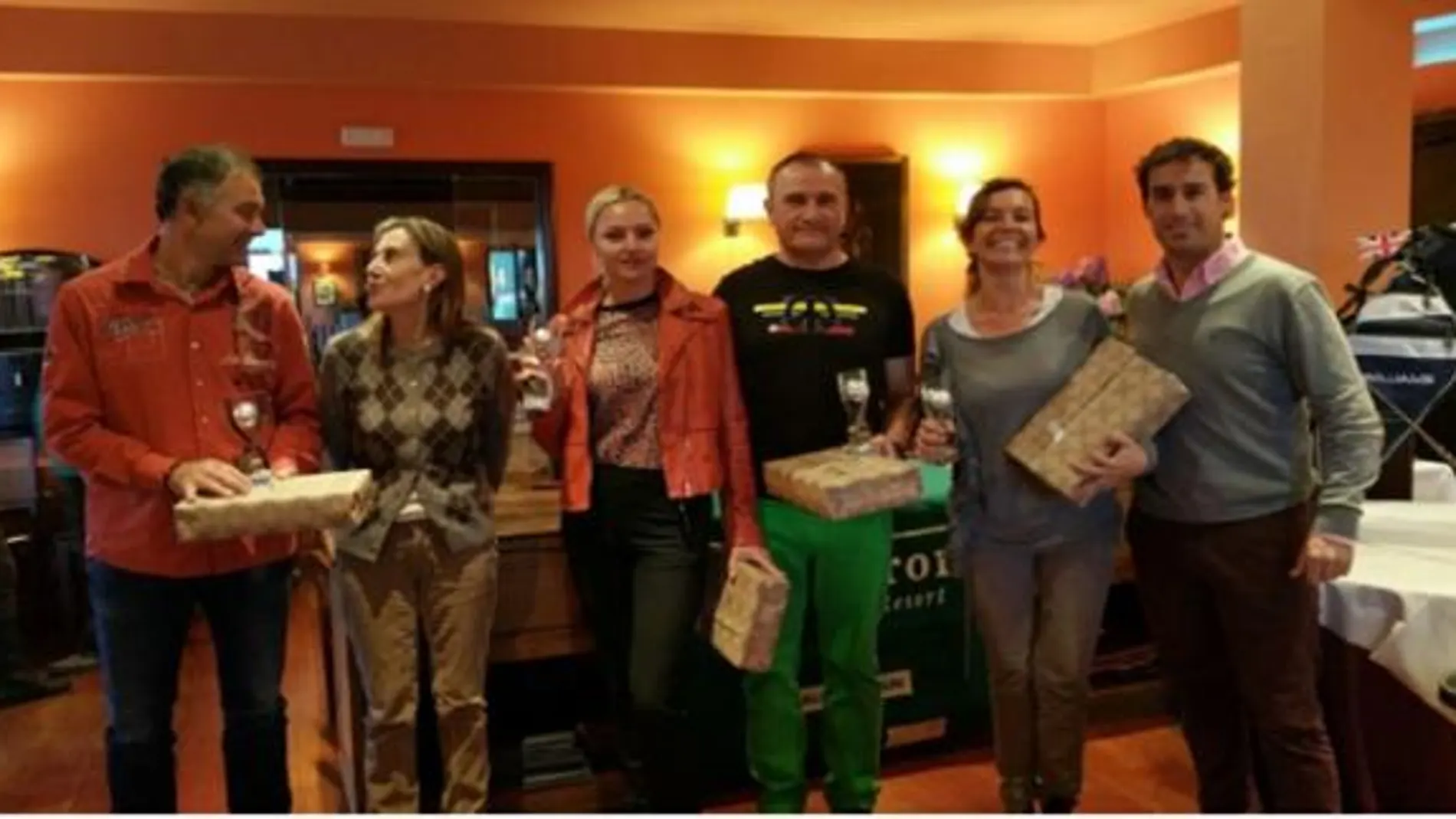 Jugadores con los premios.