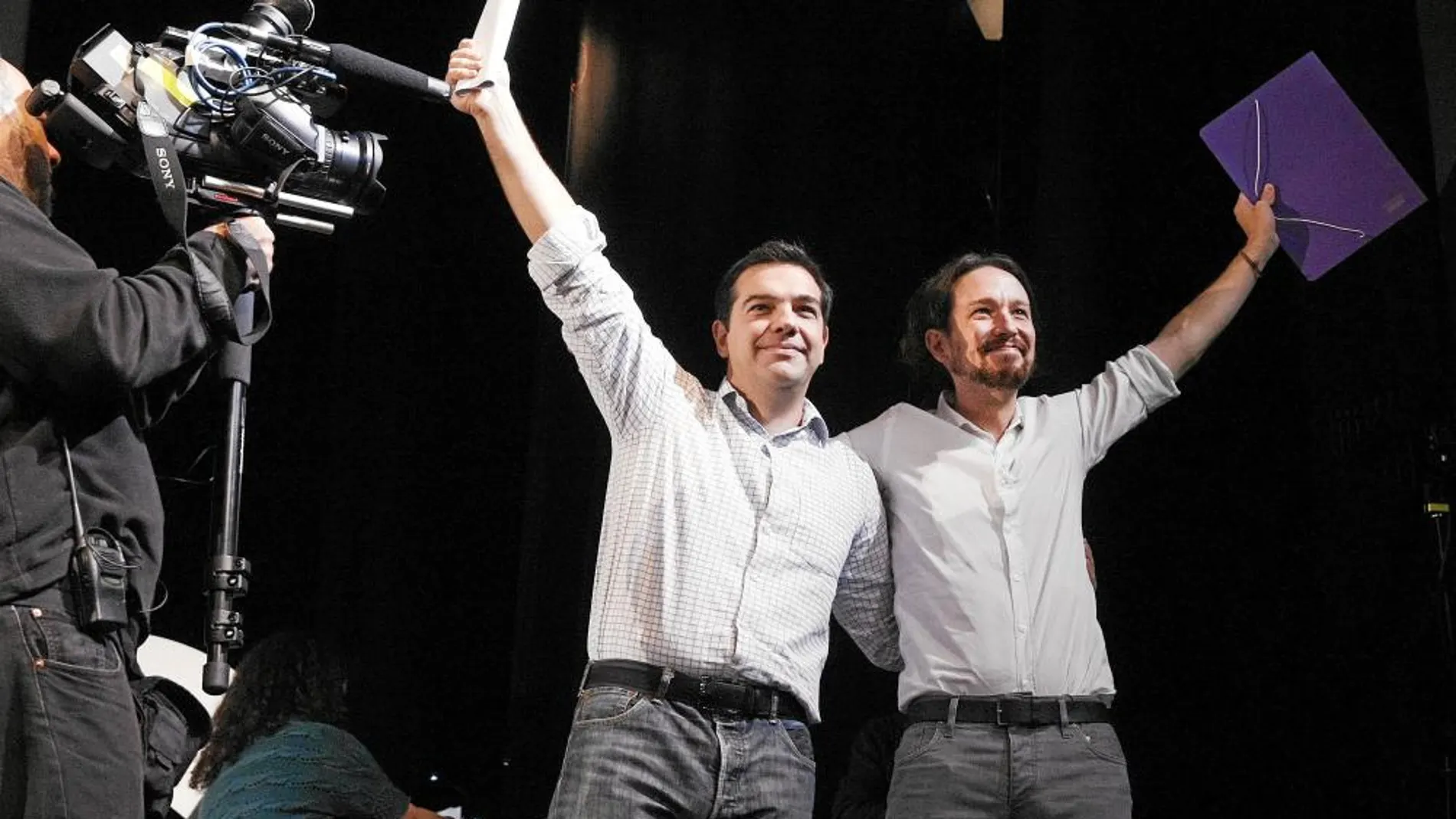 Iglesias celebra junto a Tsipras su elección como secretario general en Madrid