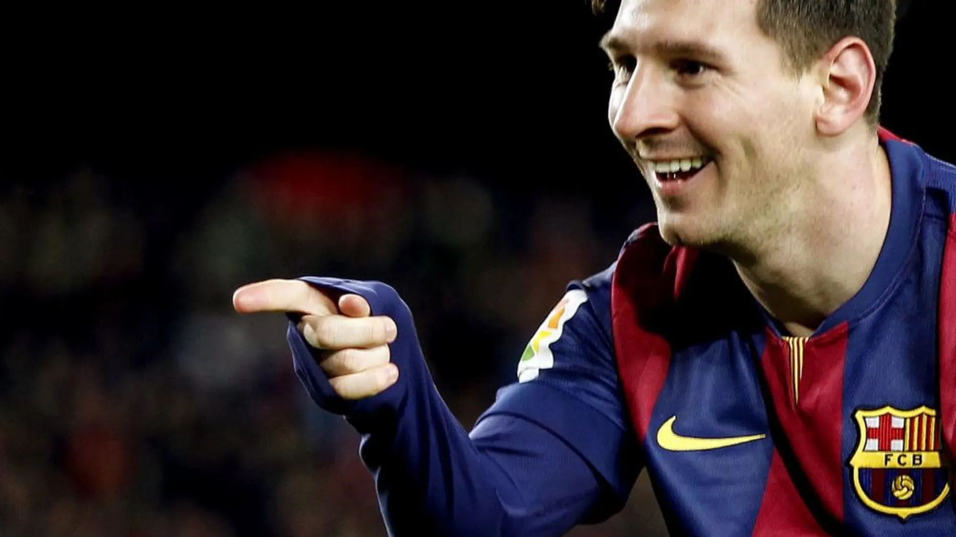 El delantero argentino del FC Barcelona Lionel Messi marcó tres de los goles de su equipo; Piqué y Pedro completaron la manita
