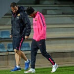 Neymar se ha retirado del entrenamiento con molestias en el tobillo izquierdo.