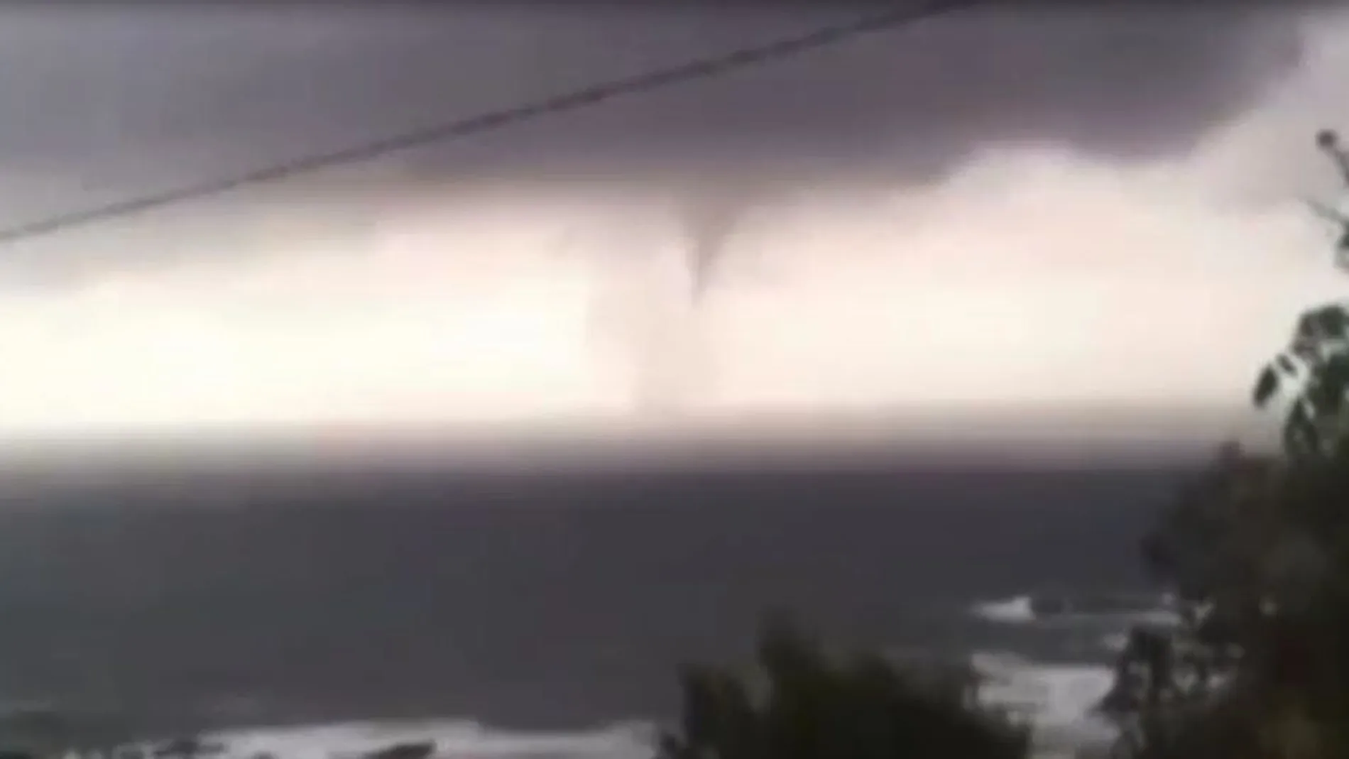 Una cadena de tornados marinos azota la costa de Pontevedra