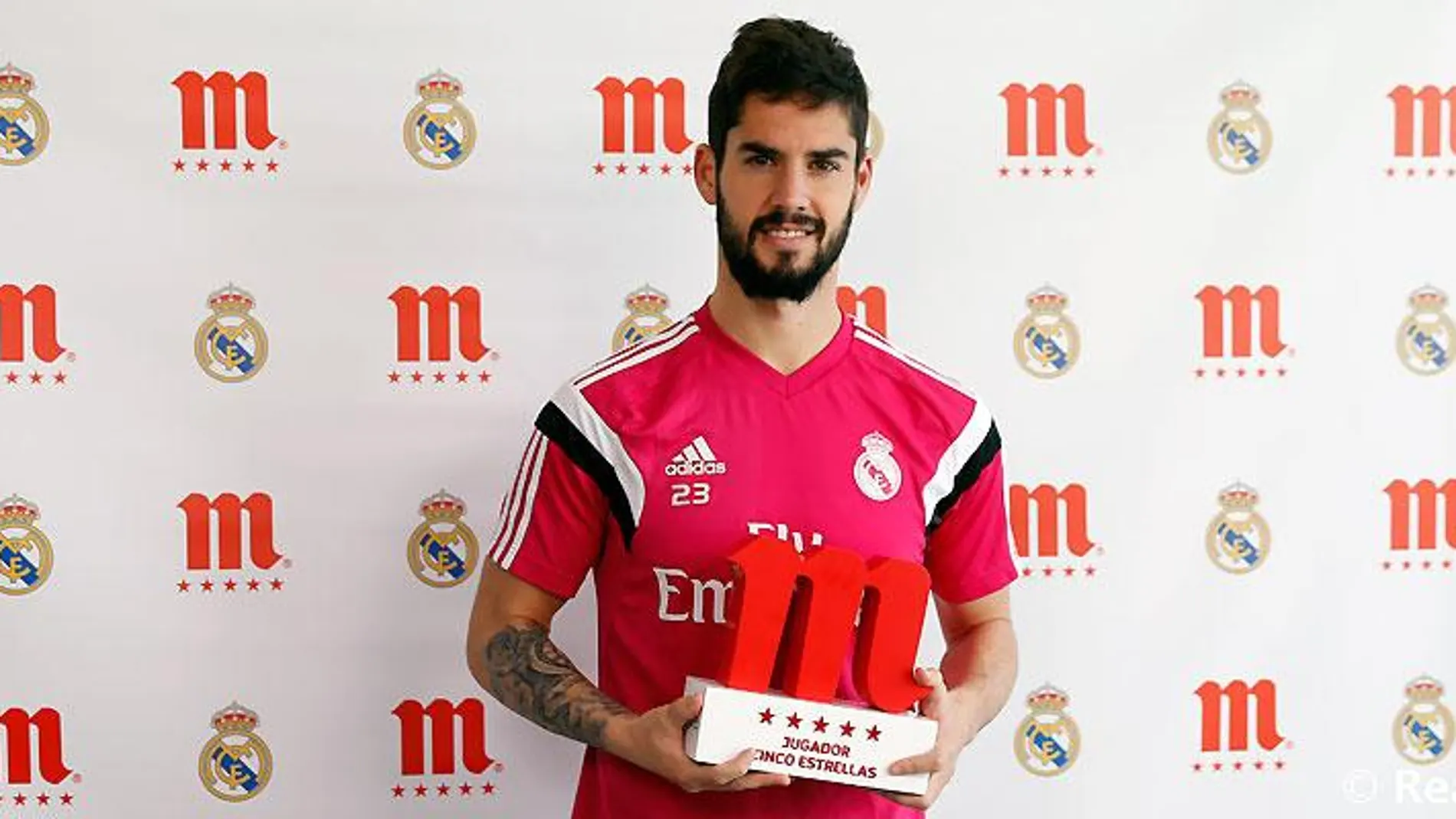 Isco recogió hoy en Valdebebas el premio Jugador Cinco Estrellas Mahou