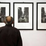 Una exposición fotográfica en el Colegio de Enfermería de Valencia recoge, hasta el 9 de enero, una denuncia contra los estereotipos a través de una veintena de retratos de personas que tienen que ocultar a diario sus tatuajes para poder ejercer sus profesiones.
