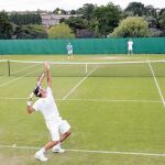 FEDERER, en una de las pistas de entrenamiento del complejo de Wimbledon