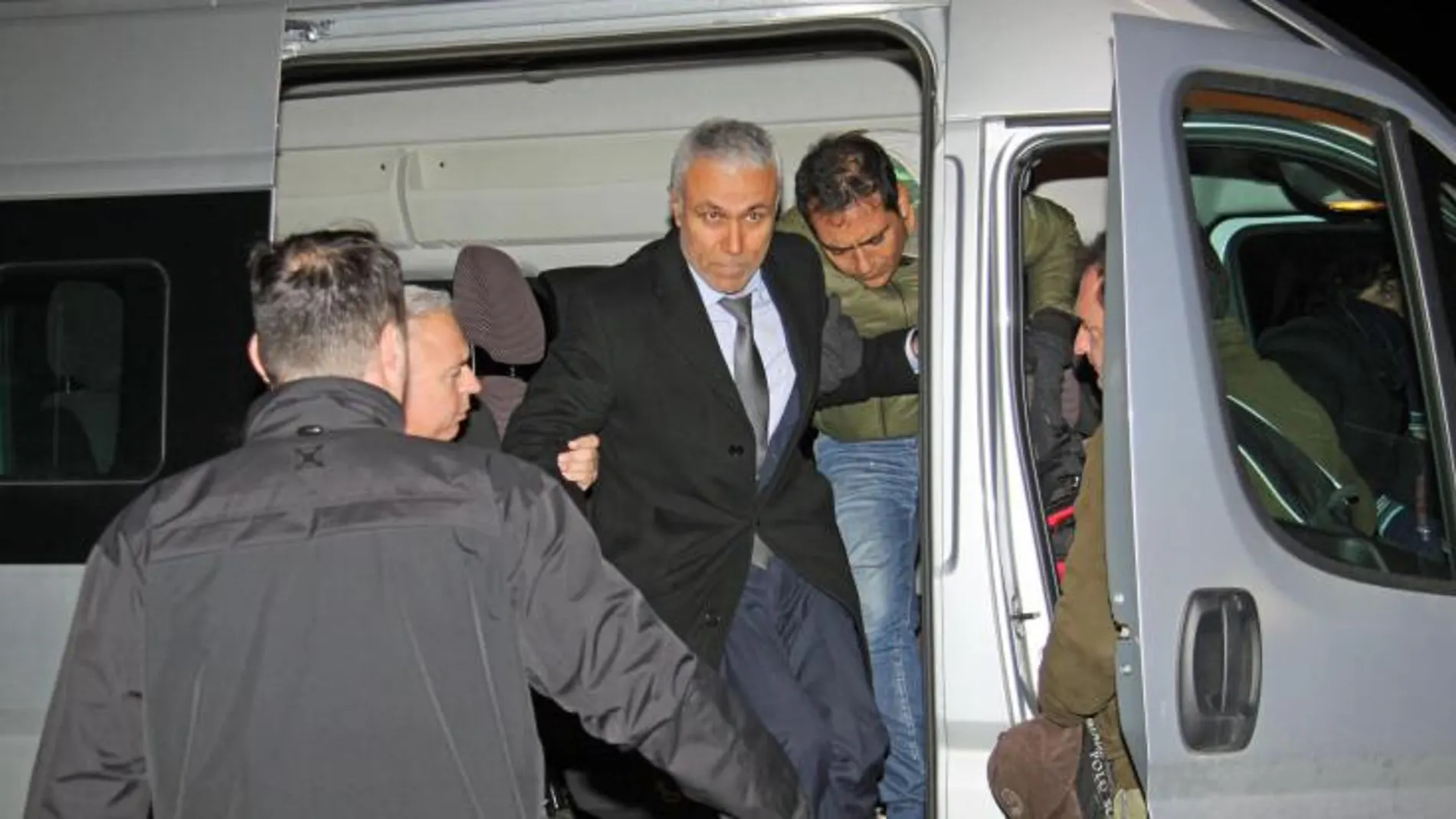 El turco Mehmet Ali Agca, a su llegada al aeropuerto de Fiumicino tras ser expulsado de Italia