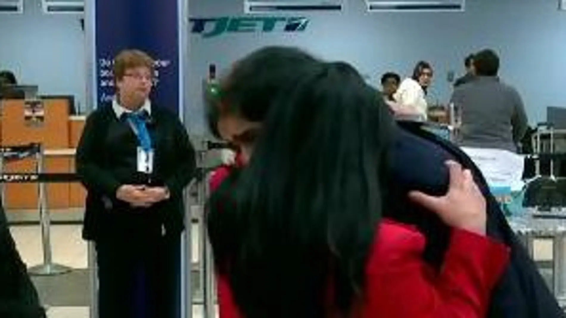 CTV emitió imágenes de Bibi llorando en el aeropuerto de Saskatoon (Canadá)