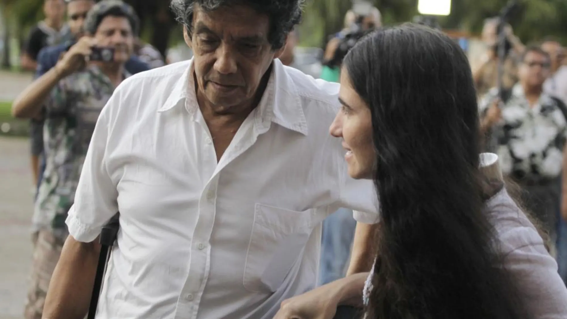 Escobar con su mujer Yoani Sánchez en una imagen de archivo