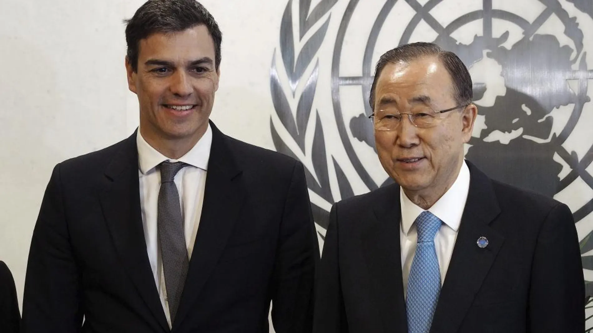 Pedro Sánchez, posa con el secretario general de las Naciones Unidas, Ban Ki-moon.
