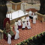 El Papa durante la ordenación de nuevos sacerdotes