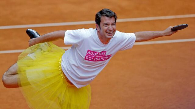 El actor Arturo Valls bromea durante el Charity Day. Efe