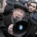 CONTRA PUTIN. Limónov grita consignas contra el actual el gobierno ruso en una protesta de 2011
