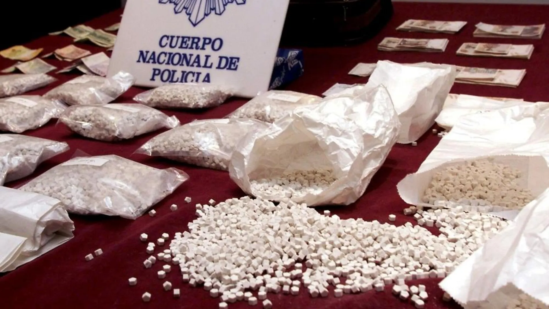 La MDMA (3-4 metilenedioximetanfetamina) es una droga sintética, comúnmente conocida como éxtasis.