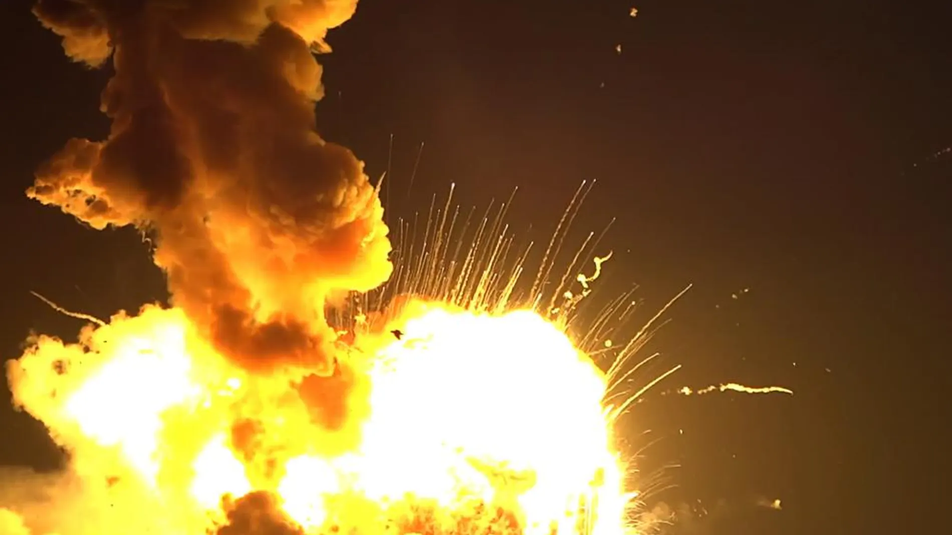 El momento de la explosión del cohete