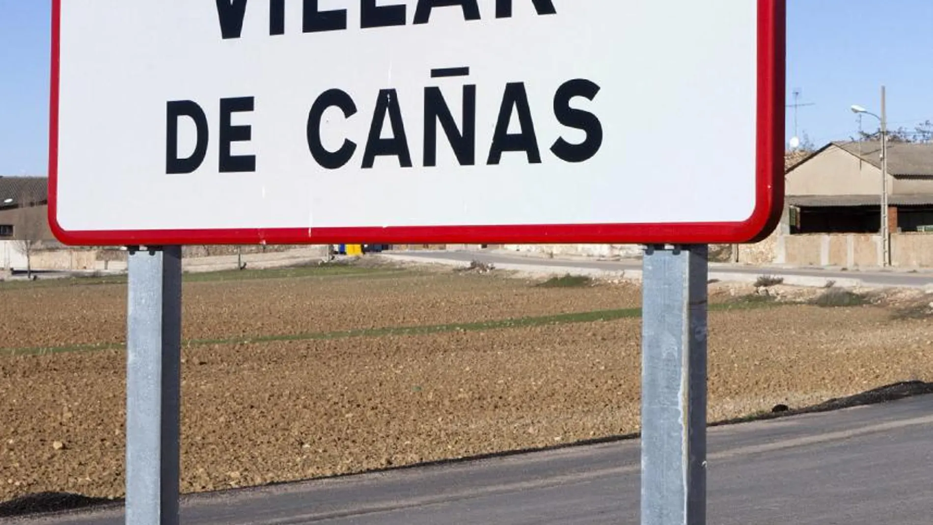 Un cartel indica la llegada a Villar de Cañas
