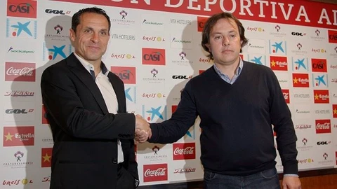 Sergi en el momento de su presentación.