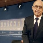 El ministro de Hacienda, Cristóbal Montoro, a su llegada a la rueda de prensa que ha ofrecido hoy en la sede del Ministerio para informar sobre el cierre de los ingresos totales no financieros de 201