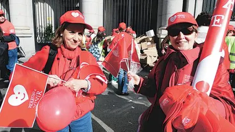 Manifestantes antiabortistas protestaban, el pasado domingo, frente a la sede del Ministerio de Igualdad
