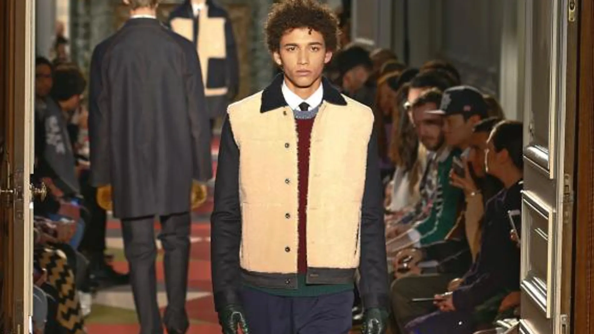 Uno de los diseños presentados por Valentino.