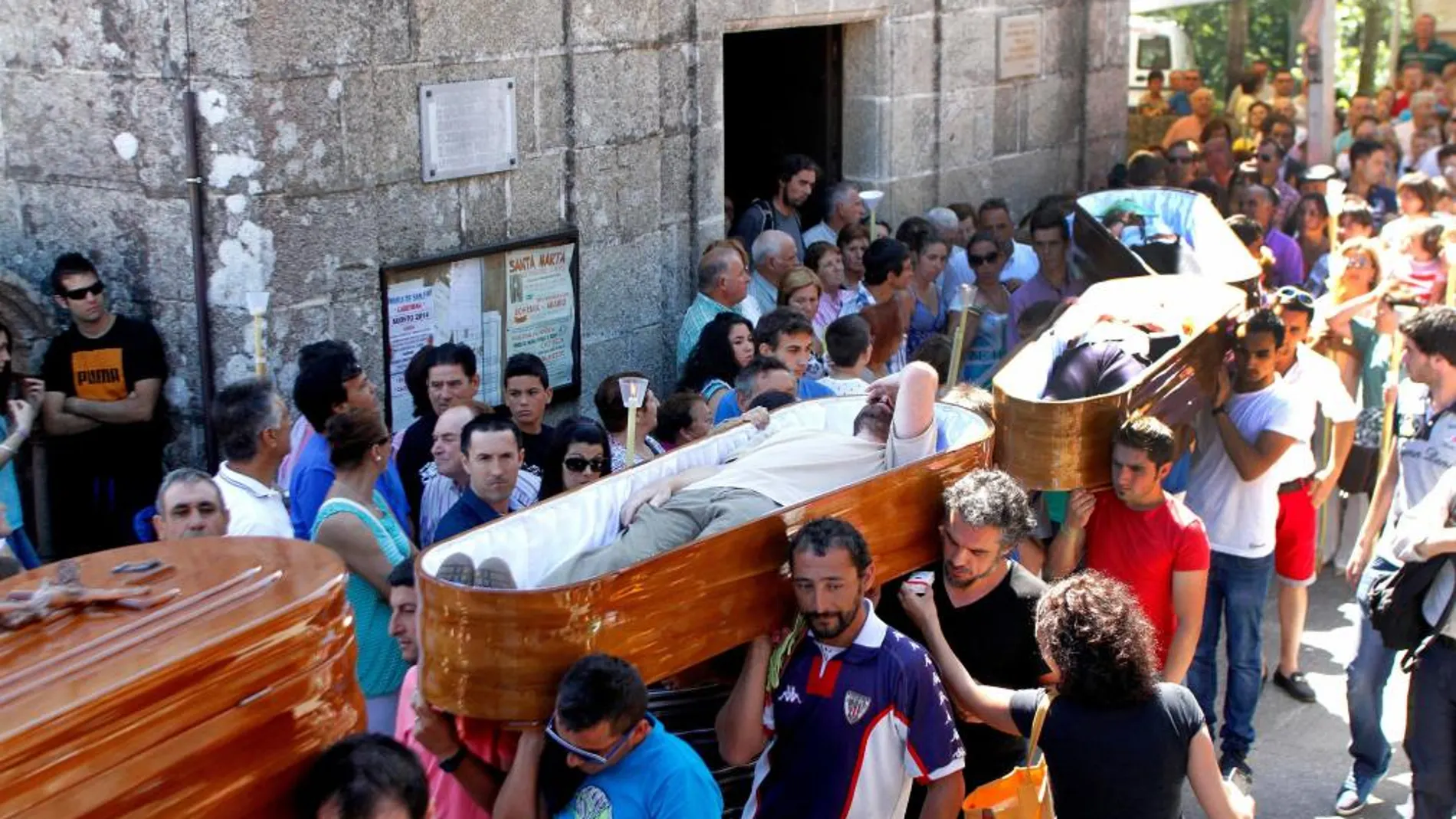 En la imagen, un momento de la procesión de Santa Marta de Ribarteme