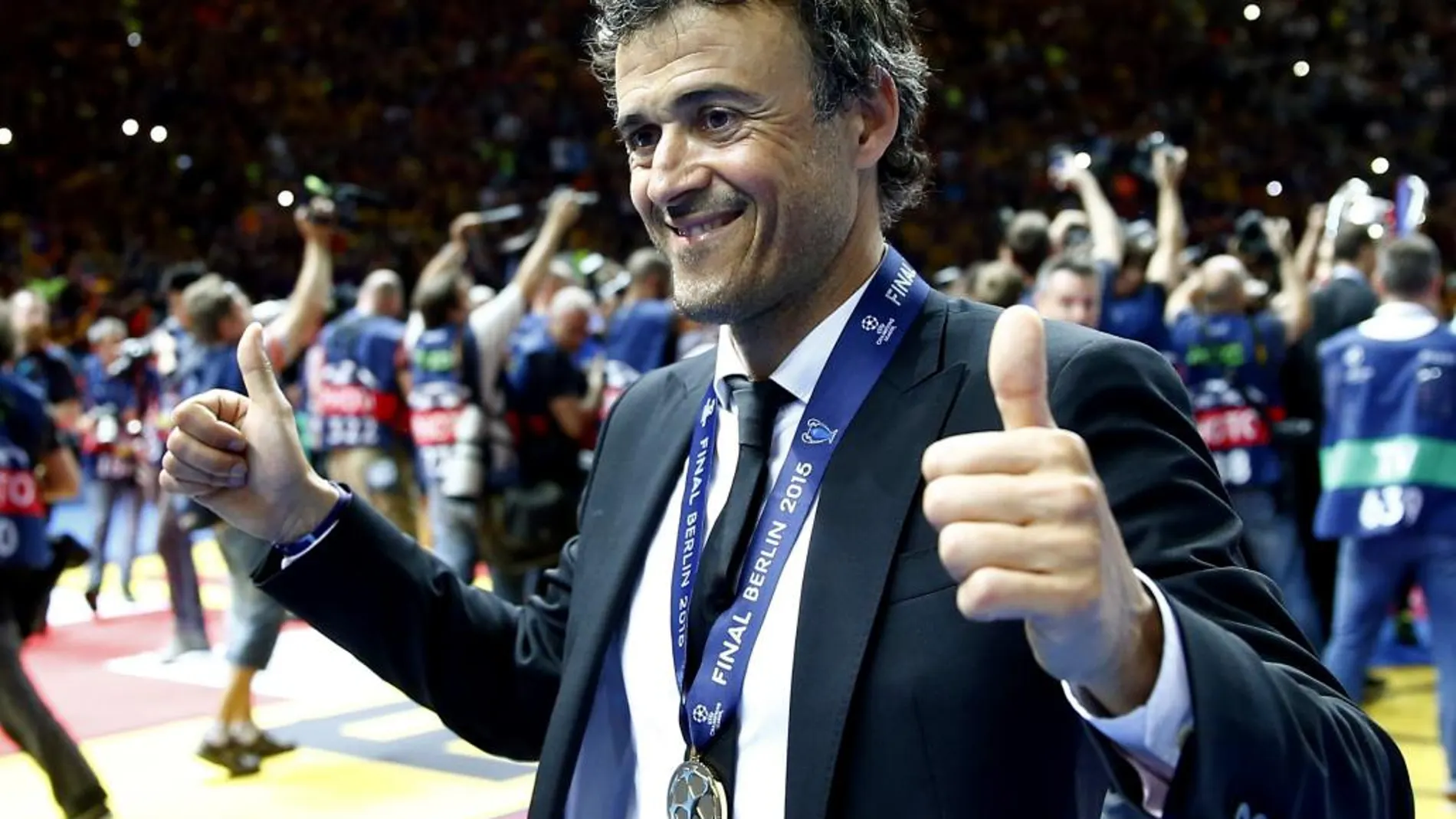 El entrenador del FC Barcelona, Luis Enrique, celebra la consecución de la Champions League, el pasado 6 de junio