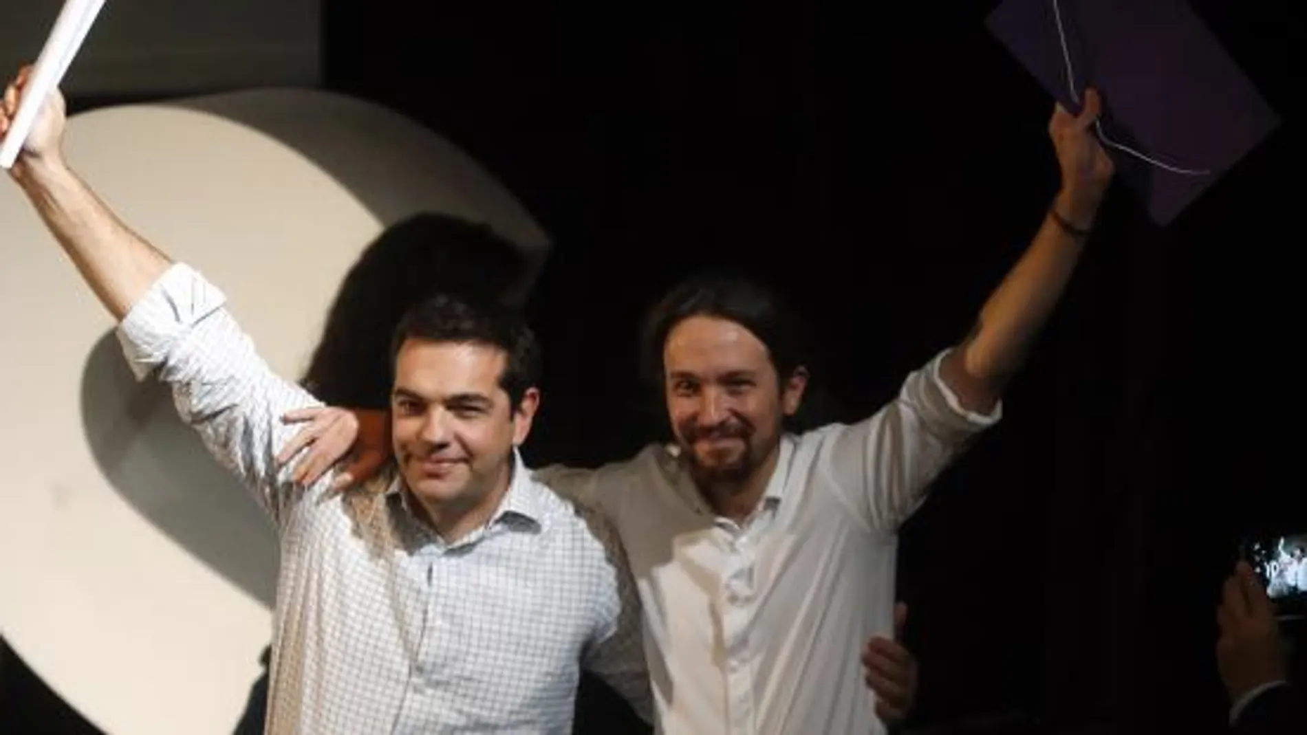 El secretario general de Podemos, Pablo Iglesias, junto al líder de Syriza, Alexis Tsipra