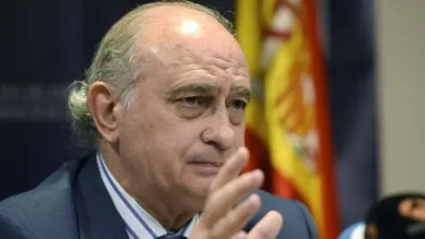 Jorge Fernández Díaz durante la conferencia de prensa que ofrece en la embajada de España en Washington DC.
