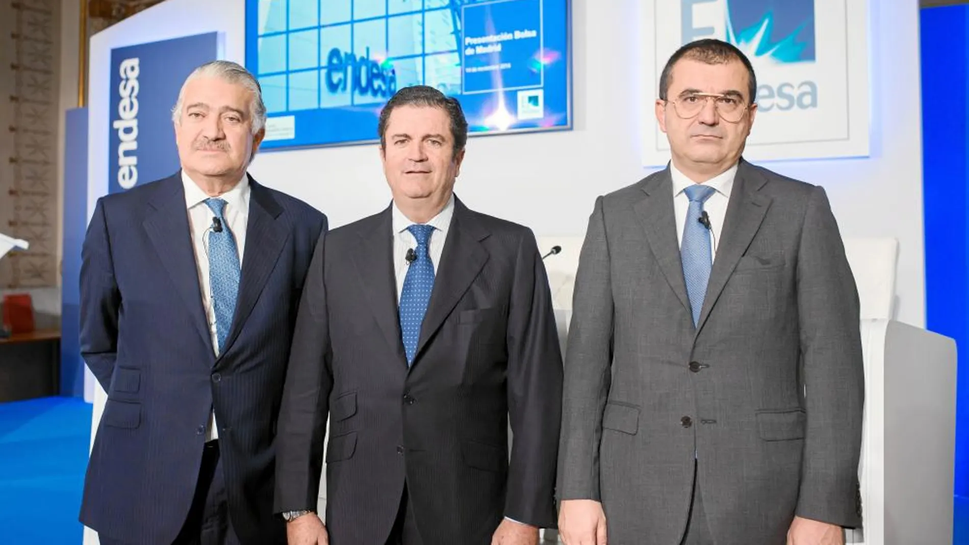 El presidente de Endesa, Borja Prado (centro), junto al consejero delegado de la eléctrica, José Bogas (izquierda), y el director financiero, Paolo Bondi (derecha)