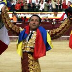 César Rincón, con las banderas de España y Colombia