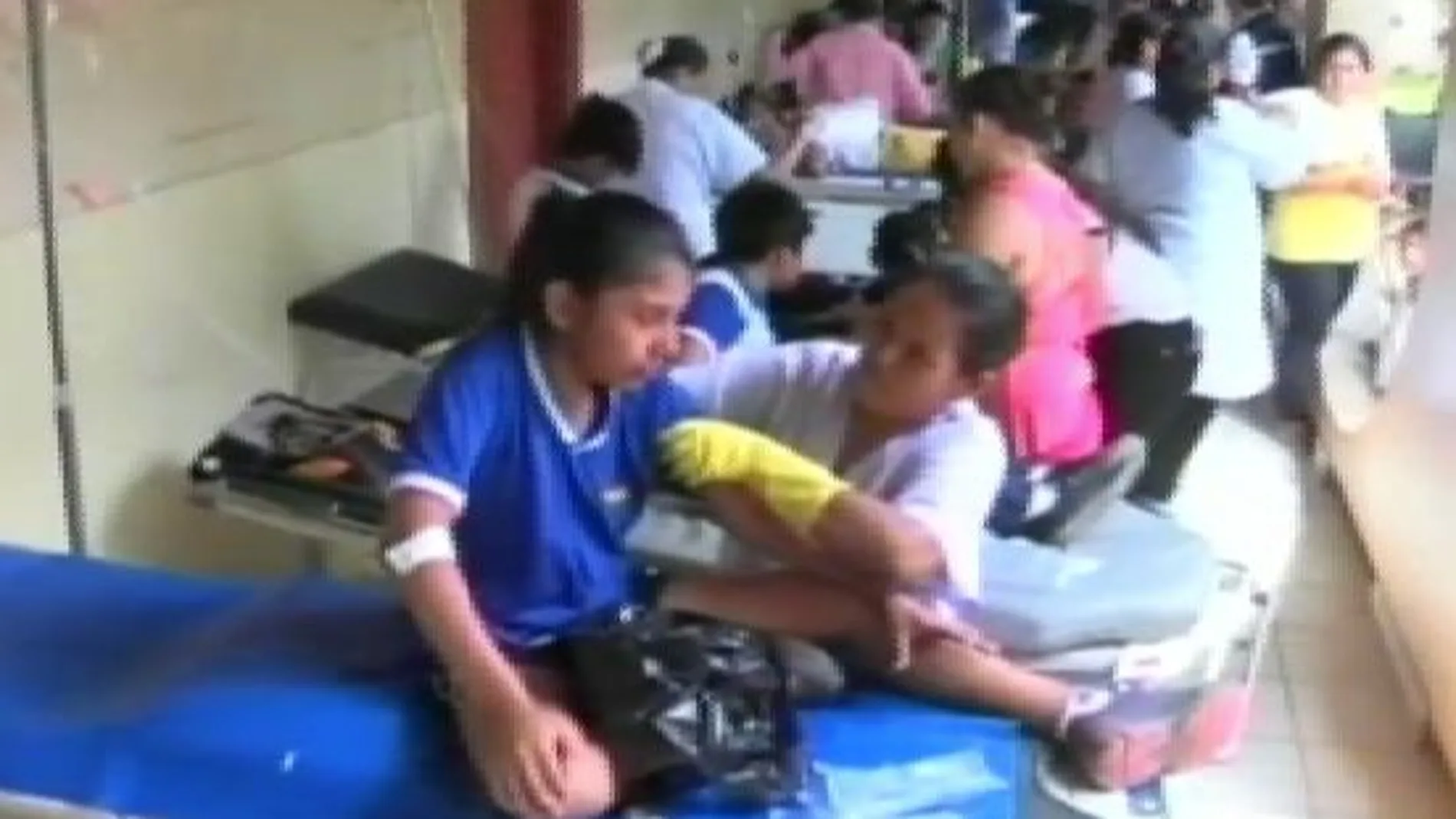 Intoxicados más de 500 escolares por comer sándwich de pollo en un colegio de Bolivia