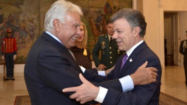 Felipe González y Juan Manuel Santos, presidente de Colombia.