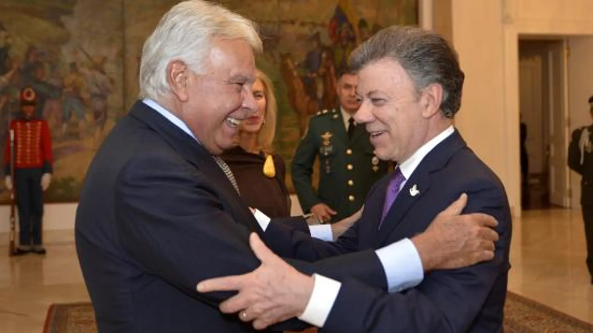 Felipe González y Juan Manuel Santos, presidente de Colombia.