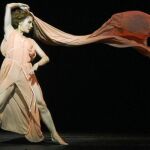 Rojo baila una coreografía de Frederick Ashton en el Teatro Real