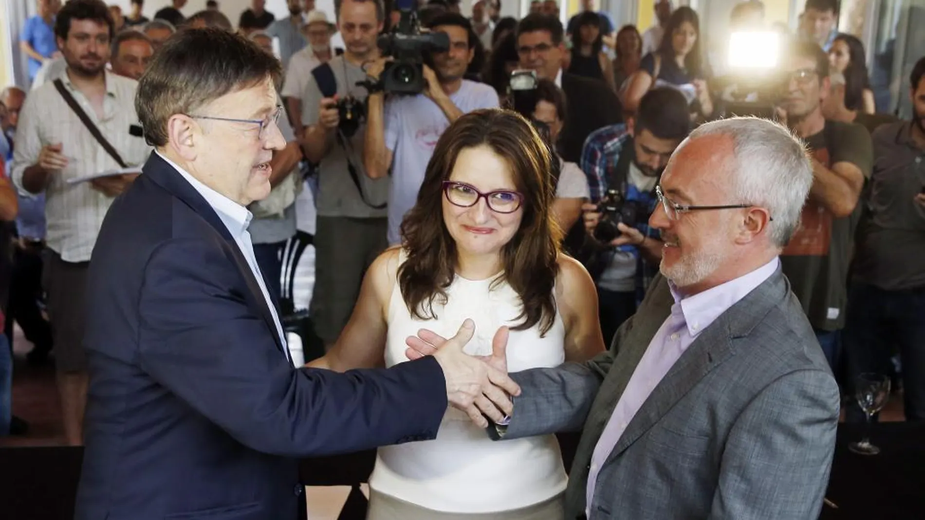 Ximo Puig, Mònica Oltra y Antonio Montiel, el día en el que confirmó el primer Consell de coalición de izquierdas, en 2015