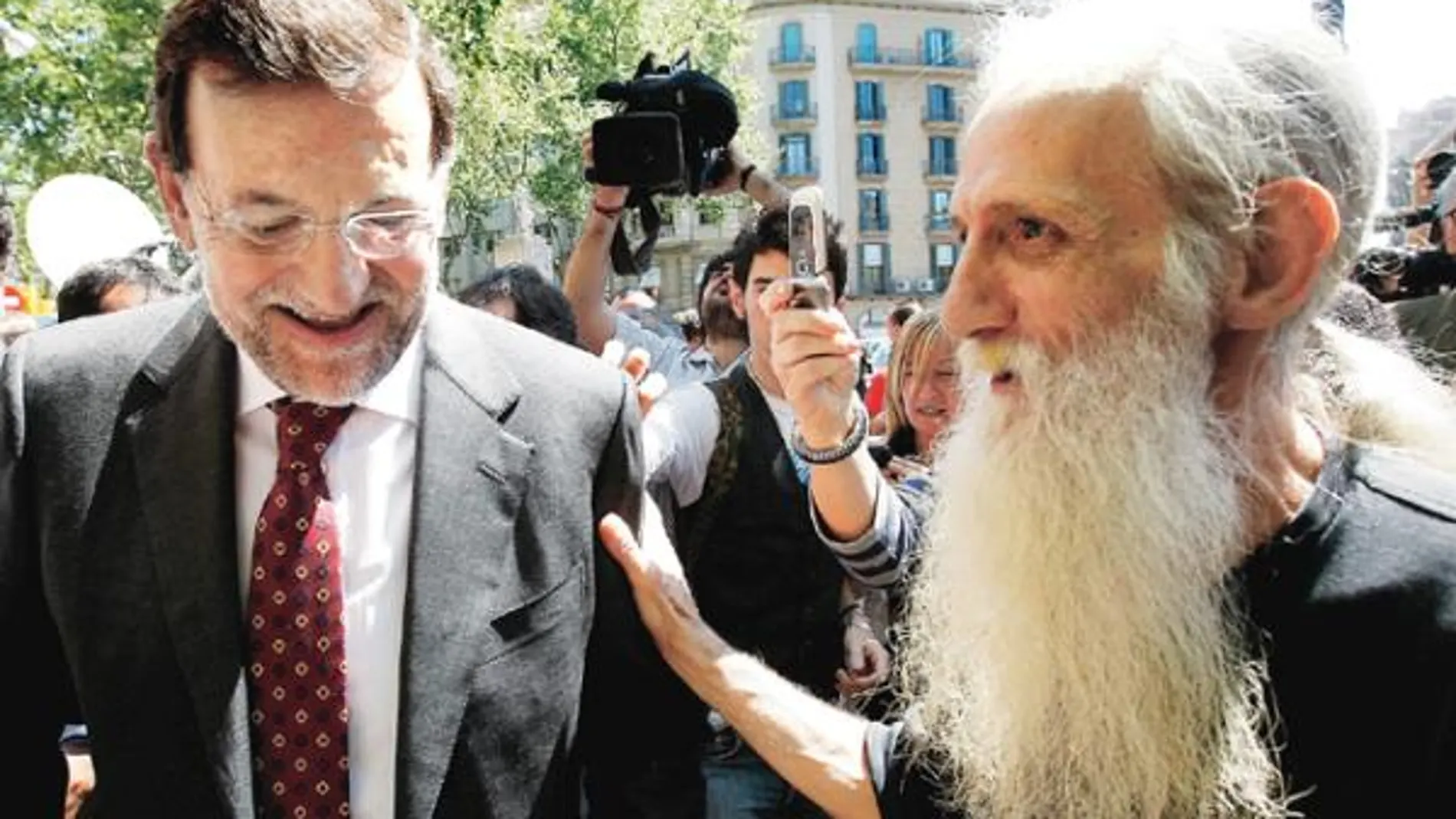 Rajoy, protagonista en su debut en el Día de Sant Jordi