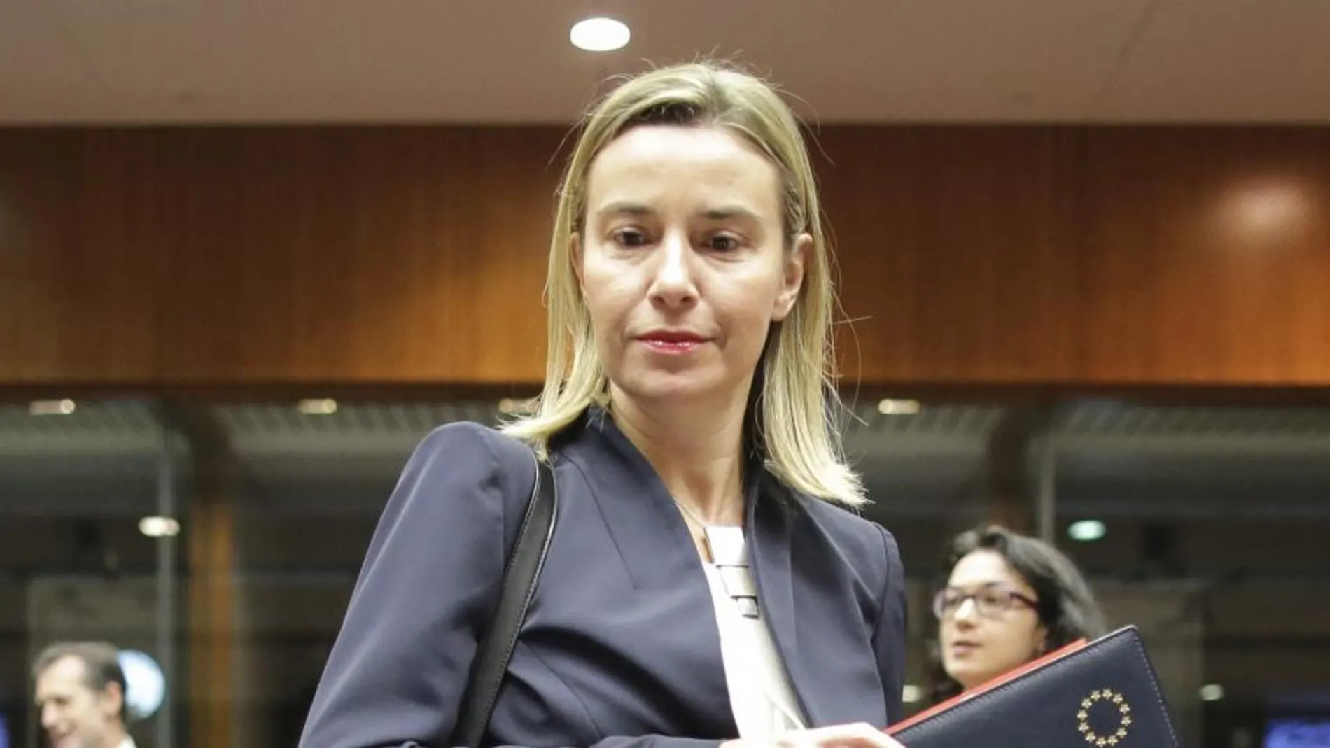 La jefa de la diplomacia europea, Federica Mogherini, a su llegada al consejo de ministros de Exteriores de la UE en Bruselas.