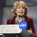 La presidenta del PP de Madrid, Esperanza Aguirre, interviene durante la convención nacional del Partido Popular