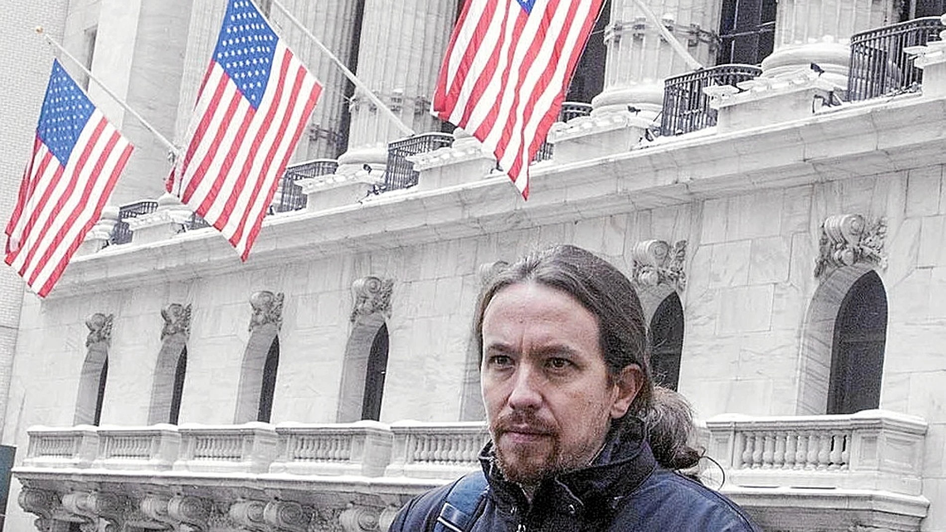 Pablo Iglesias, secretario general de Podemos, frente al edificio de la Bolsa de Nueva York
