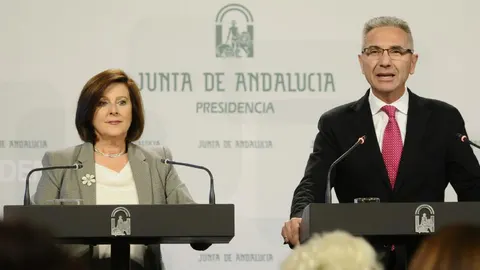 La consejera de igualdad, María José Sánchez Rubio y el portavoz del gobierno, Miguel Ángel Vázquez.