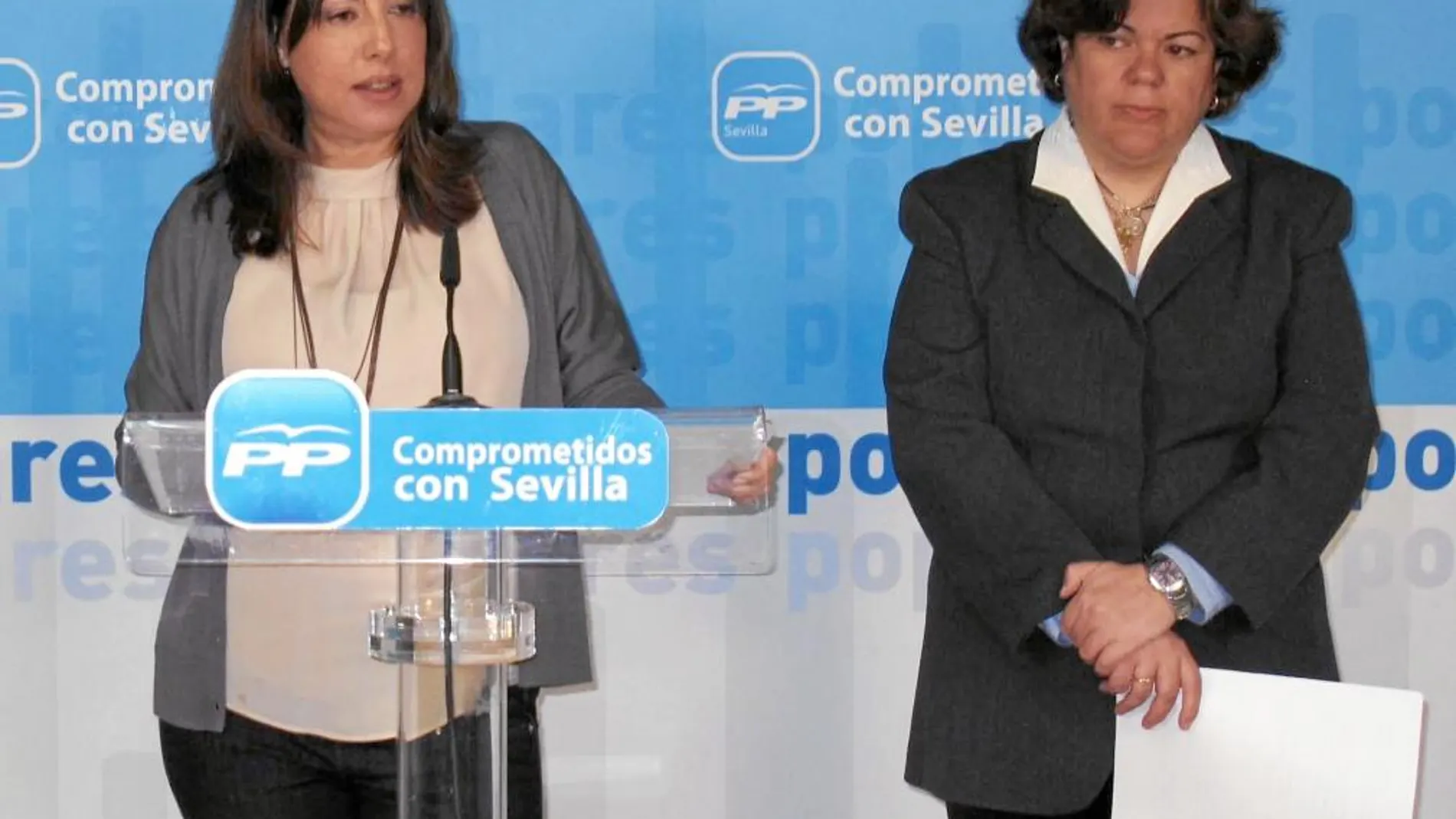 La parlamentaria nacional del PP por Sevilla María Eugenia Romero y la portavoz del PP de Huévar, María Eugenia Moreno