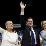 Mariano Rajo con Esperanza Aguirre y Cristina Cifuentes en el mitin de cierre de campaña