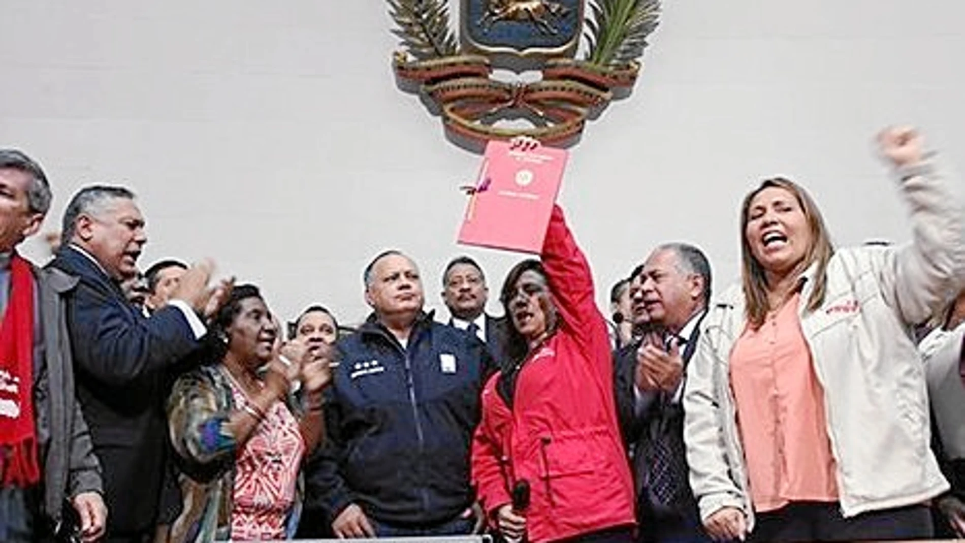 Cabello recibió ayer el respaldo unánime de la Asamblea.