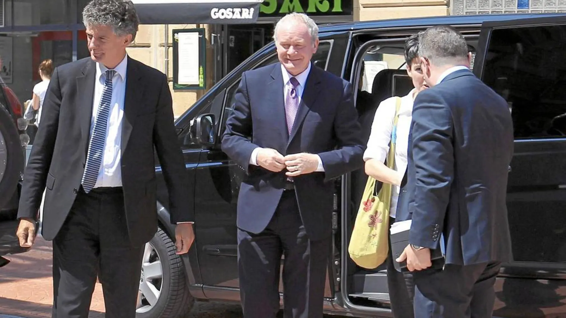 Los «conflictólogos» Jonatham Powell y Mc Guinness durante su reciente visita al País Vasco