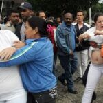 Integrantes del grupo opositor llamado "Damas de Blanco” son arrestadas durante la manifestación