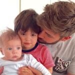Piqué, un orgulloso papá: «Éstos son mis dos mitos»