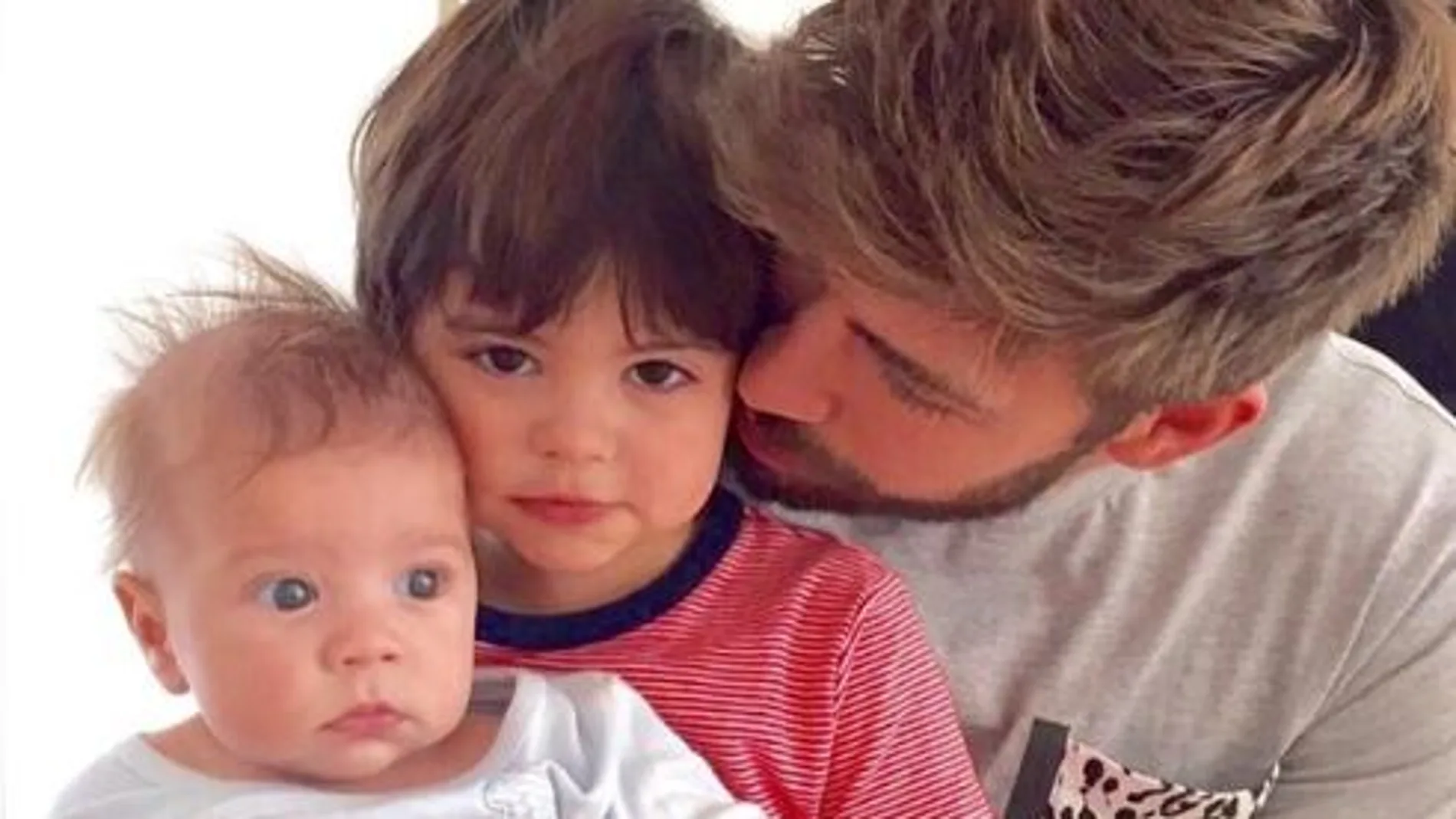 Piqué, un orgulloso papá: «Éstos son mis dos mitos»