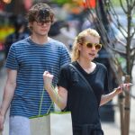 Emma Roberts y Evan Peters en Nueva York